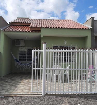 Itapoa House | Casa verde de ferias Itapoá-SC