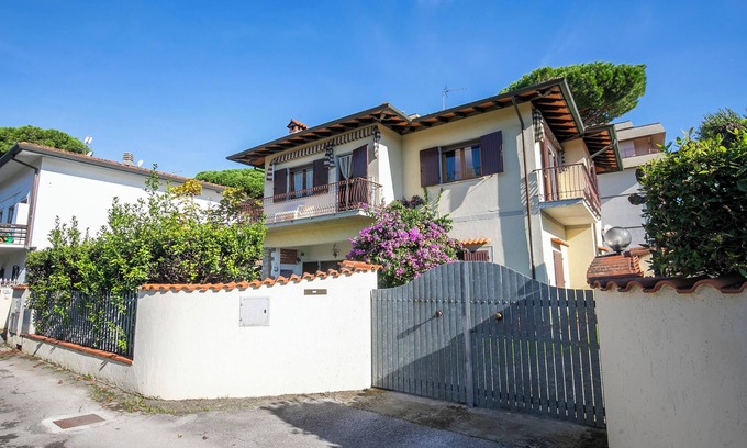 Forte dei Marmi House | Casa Vittoria 800m from sea, Forte dei Marmi, Italy