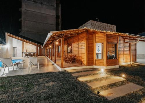 Anchieta House | casadecastelhanos, Quadra do MAR de CASTELHANOS, 4 suítes com AR, Churrasqueira, Piscina, Hidromassagem, Cozinha INTEGRADA GOURMET Ideal para FAMÍLIA E AMIGOS