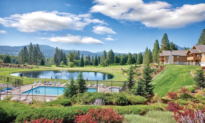 Downtown Leavenworth Resort | Cascade Mountains tapping on your shoulder!
