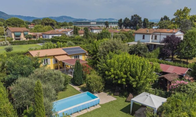Lido di Camaiore House | Casina del Sole by Interhome