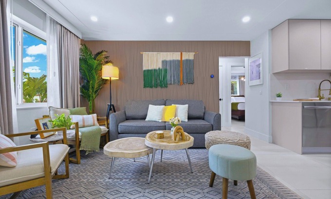 Coral Terrace House | Casita Coral: 5-Star Stay with King Bed, Hot Tub, Backyard Oasis, & Pet-Friendly