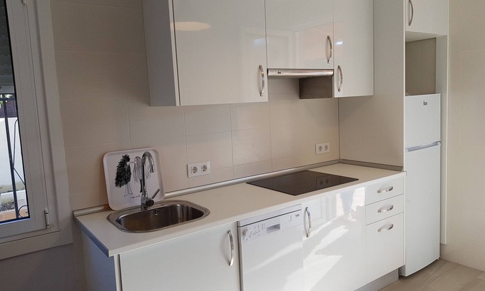 Tomino House | CASITA TUI TOMIÑO WITH GARDEN AND GARAGE