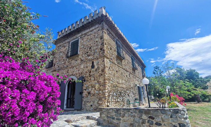 Roccella Jonica House | Castello degli Ulivi: sea, nature, relaxation in Roccella Ionica