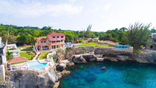 West End Villa | Castle Cove -Ocean Front Villa