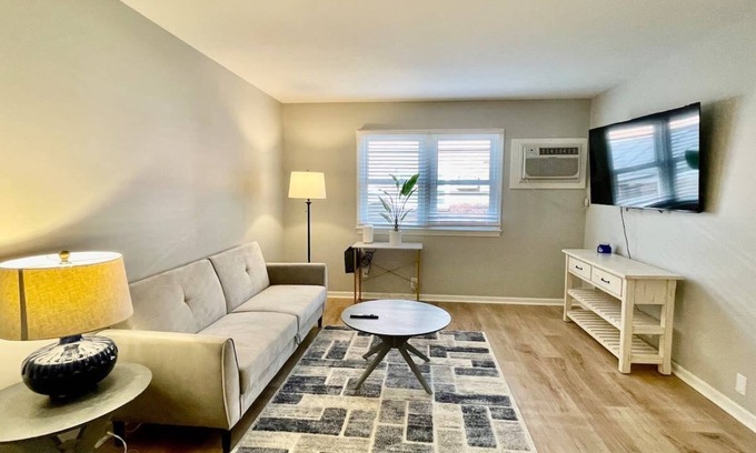 Joslyn Castle Apartment | Cathedral 11-Midtown near UNMC!