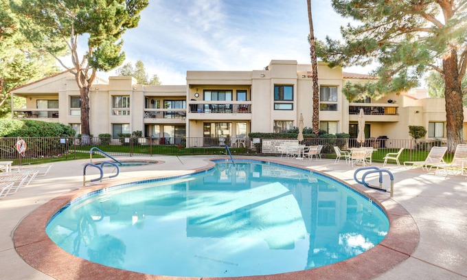 Cathedral City Condo | Cathedral City Condo w/Community Pools & Hot Tubs