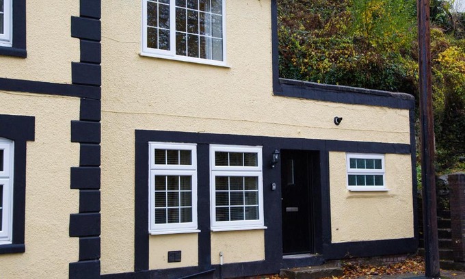 Llangollen House | Catref