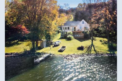 Swan Lake House | Catskills Lakefront with Kayaks, HotTub & Firepit