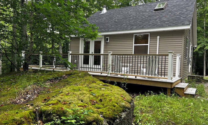 Dedham Cottage | Cattail Cottage, on Green Lake Road, Dedham, Maine