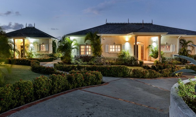 Mount Hardy Villa | Cayman Villa - Contemporary 4 bedroom Villa with Stunning Ocean Views