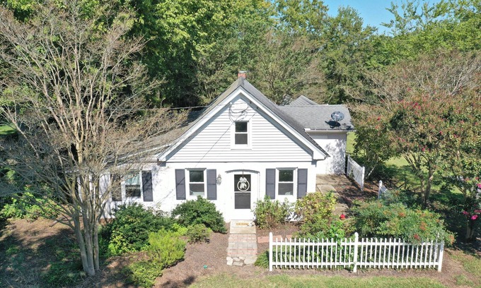 Cape Charles House | CC Cottage is a charming home on a large lot close to Town, away from crowds