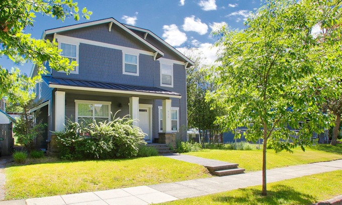 Coeur d'Alene House | CDA home walking distance to beaches, parks, library and downtown boutiques