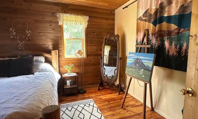 East Glacier Park Cabin | Cedar Cabin Cozy 2-Bedroom next to Glacier Park