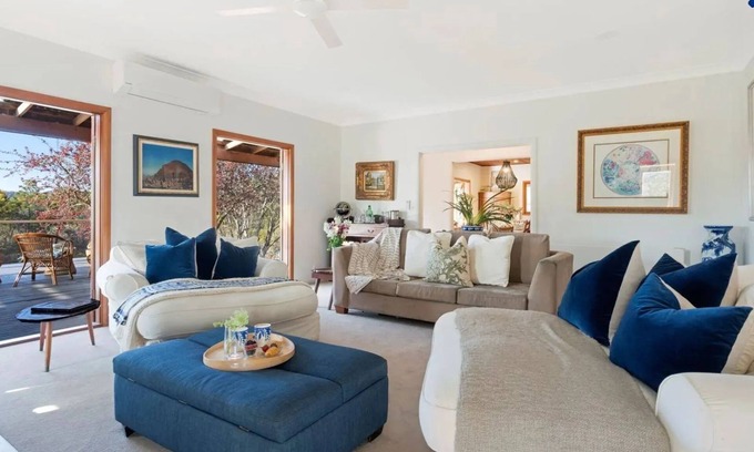 Canyonleigh House | Cedar Cottage – charming rural vistas