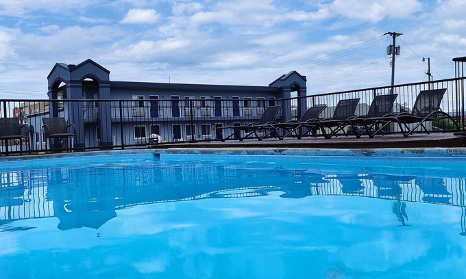 Sandusky Hotel | Cedar Cove