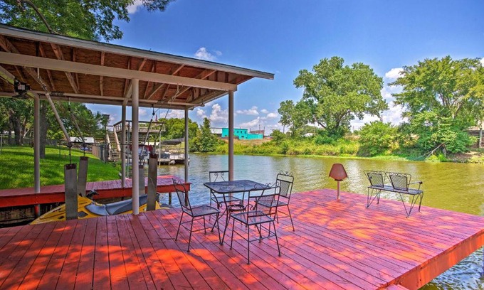 Gun Barrel City House | Cedar Creek Reservoir Home with Deck and Dock