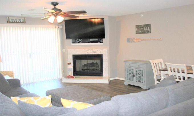 Camdenton Condo | Cedar Glen, No steps, beautiful lake view, close to Ball Park and golf courses