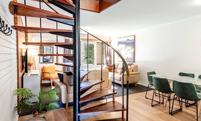 Bright Apartment | CEDAR HOLIDAY UNITS - APARTMENT 4: Bright