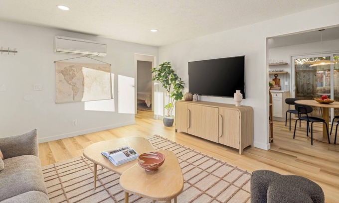 Cedar Mill Apartment | Cedar Mill Sanctuary Updated and Convenient