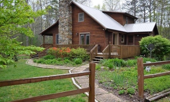 Cedar Mountain Cabin | Cedar Mtn, Dupont, 4+ Acres, Wifi, Fenced Yard, Stream