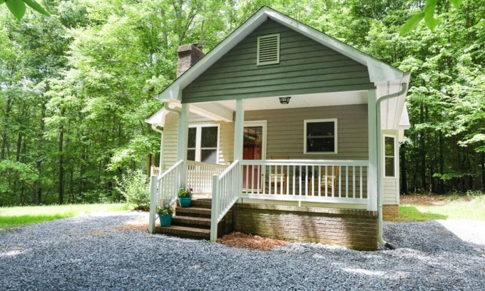 Peters Creek Cottage | Cedar Run Cottage - secluded romantic getaway, by Buffalo Mountain Getaway