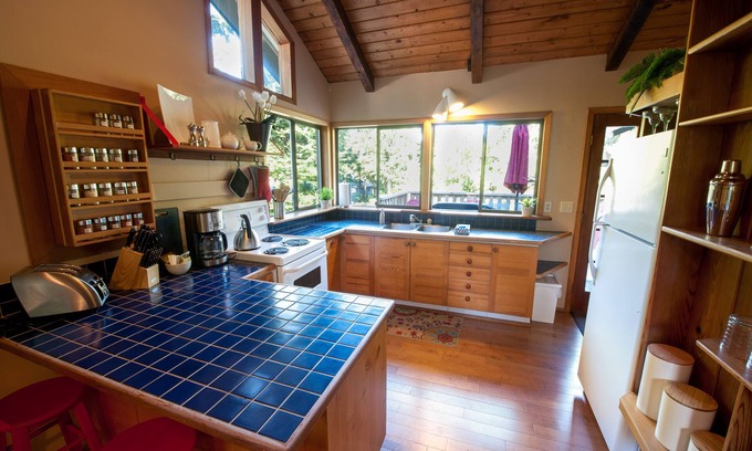 Tofino House | Cedar Surf-Rainforest Paradise