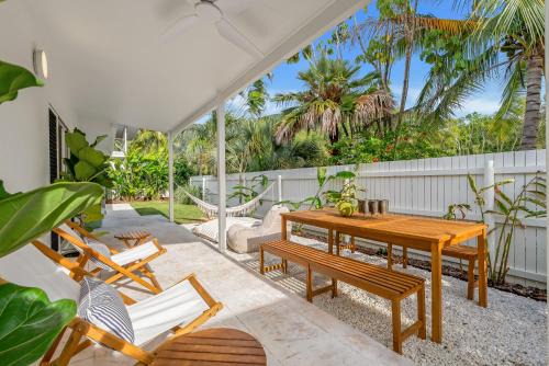Palm Cove Apartment | Cedar Villa - A Designer Pool House by the Beach