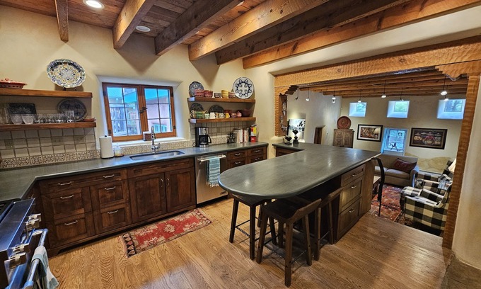 Taos House | Celia -walk to town -Mini Split AC Units in each bedroom-Hot Tub