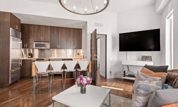 Downtown Apartment | Center of Aspen 2 BR | AC, Sundeck, Hot-Tub!