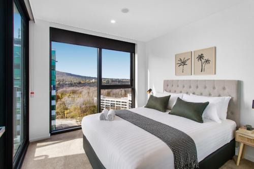 City East Apartment | Central 2-Bed with Gym, BBQ & Stunning Views