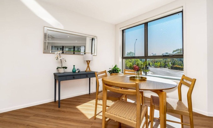 Greenway Apartment | Central 2BR | Stylish Apt located in Greenway