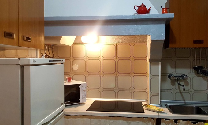 Portoferraio Old Town Apartment | Central Apartment "Amore" in Romantic Townhouse