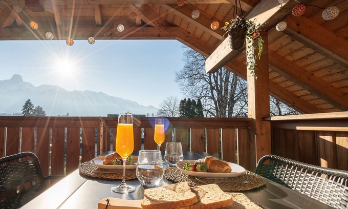 Thun Apartment | Central apartment with Alps view & own parking space; contactless self check-in!