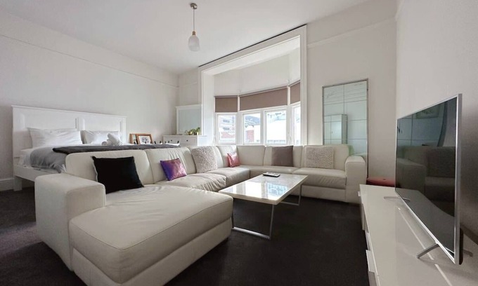 Hobart Central Business District Apartment | Central Collins Residence at Inner City