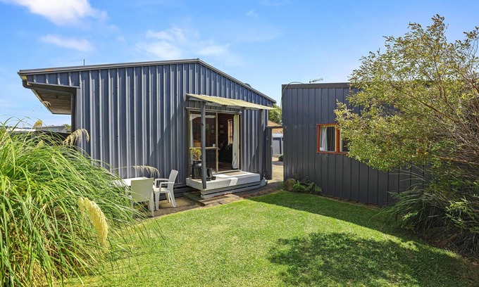 Rotorua Villa | Central Inn - 3 Bedroom Villa plus 1 Bedroom Cottage | Sleeps 8