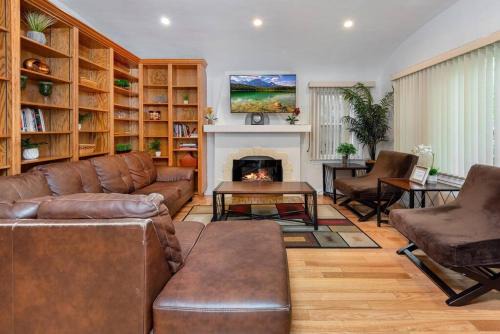 Fairfax District House | Central LA Bliss: 5 BR Home, BBQ, Perfect Location