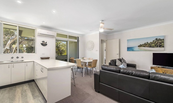 Crescent Head Apartment | Central Location with Air Conditioning!