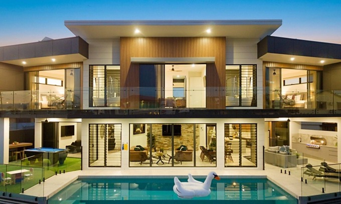 Broadbeach Waters House | CENTRAL LOCATION FOR LUXURY VACATION