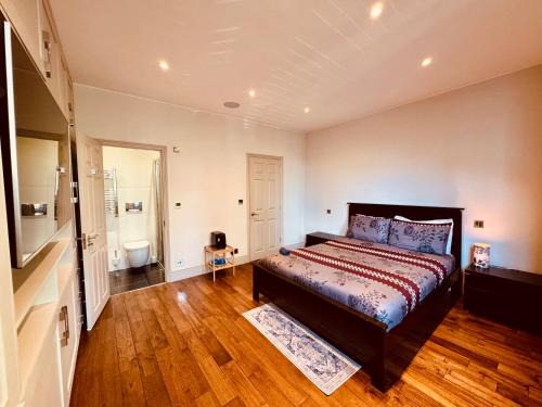 St. Mary's Park Bed & Breakfast | Central London Mansion 2