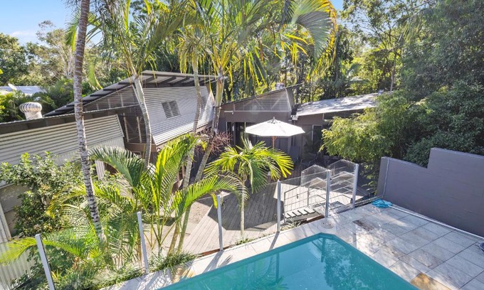 Noosa Heads House | Central Noosa Heads Home with in ground Pool