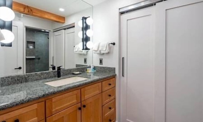 Downtown Hotel | Centrally Located 1 Bedroom By The Little Nell!