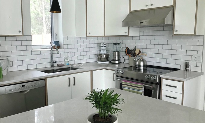 Saanich West Apartment | Centrally Located 2-Bedroom Suite in Strawberry Vale