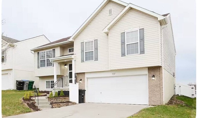 North Central Omaha House | Centrally located 3 bedroom Family Retreat in Omaha