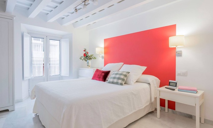 Old Town Apartment | Centrally Located and Modern Holiday Apartment