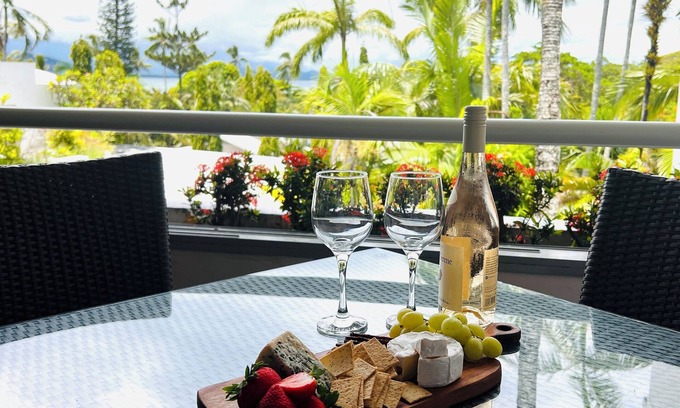 Port Douglas Apartment | Centrally Located Tropical Escape with Sea Views