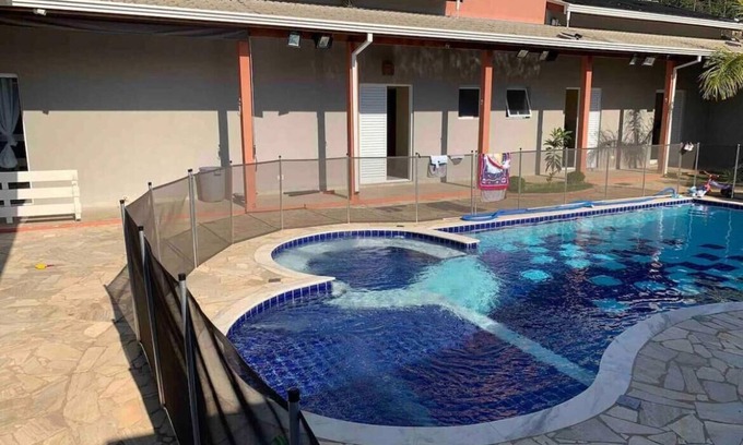 Itupeva House | Chácara com Piscina Aquecida 24 Horas e com Campo de Futebol