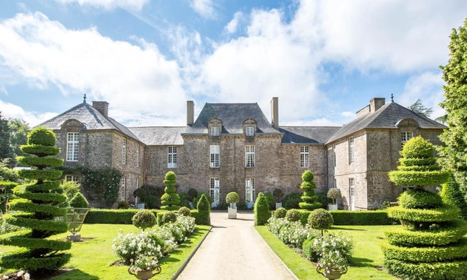 Bazouges-la-Perouse Hotel | Château de La Ballue - Teritoria