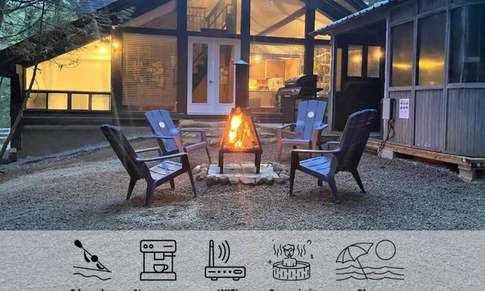 Sainte-Lucie-des-Laurentides Cabin | Chalet le chaleureux et coquet petit Caribou (1603)