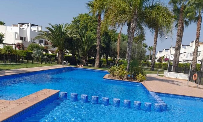 Alhama de Murcia House | Cheerful townhouse with porch and jacuzzi